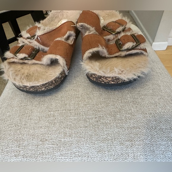 S13 - Lulus Carmella Dark Camel Suede Faux fur Buckled Slide Sandals size 7.5 - Picture 8 of 13
